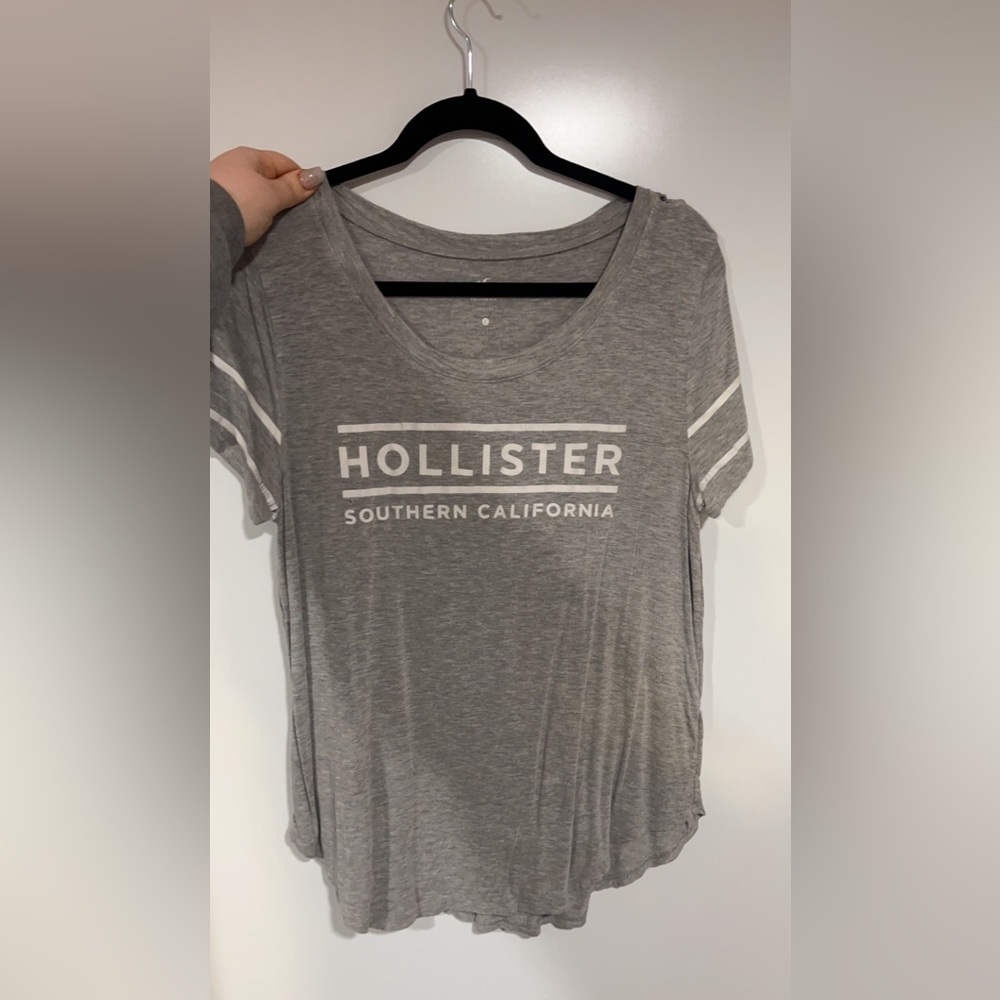 Hollister flowy tee